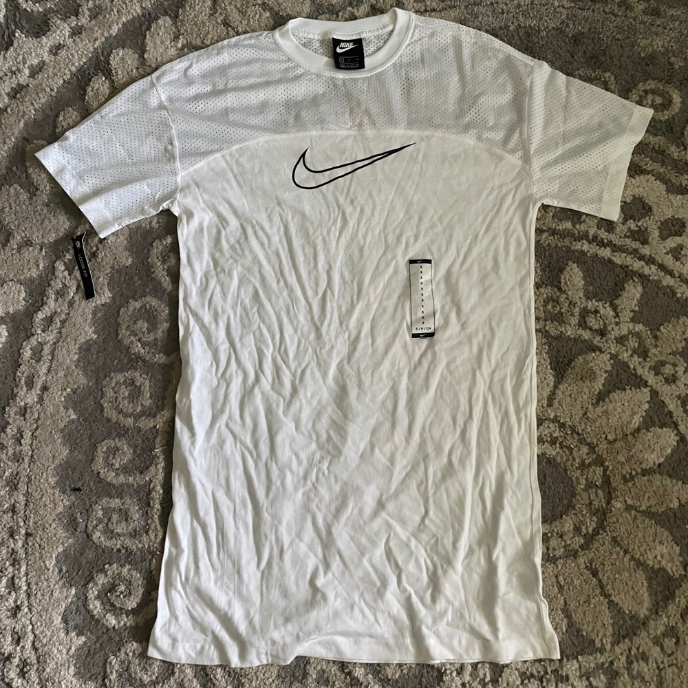 NWT Nike Loose Fit Mesh Yoke Long Length Swoosh Logo T-Shirt Women's Size Small